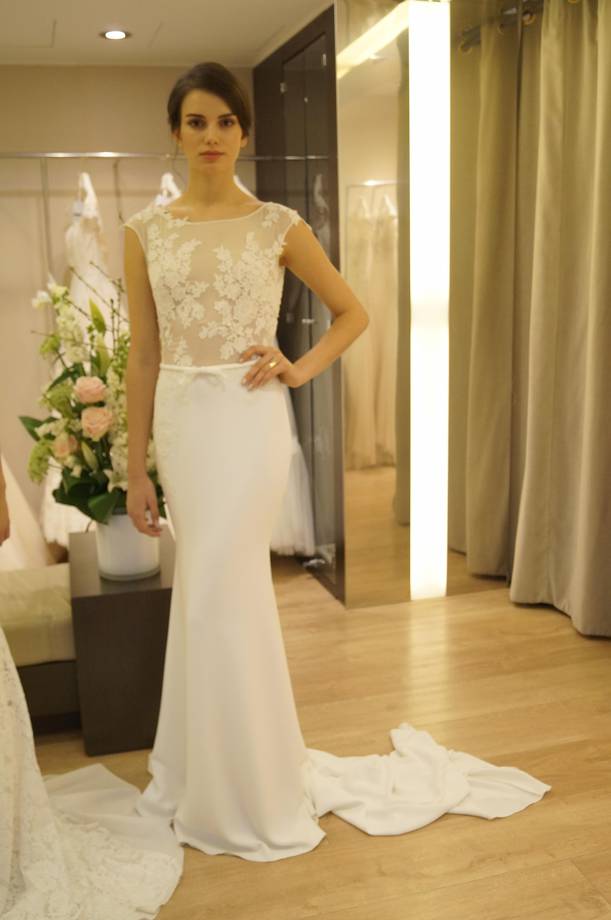abito-lungo-con-corpetto-in-tulle-pizzo
